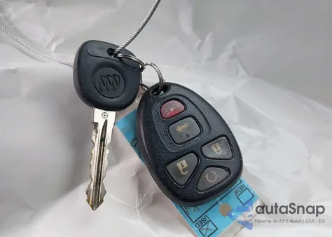 2010 Buick Lucerne Cx-2 из США, поврежденный, VIN 1G4HB5E13AU111501